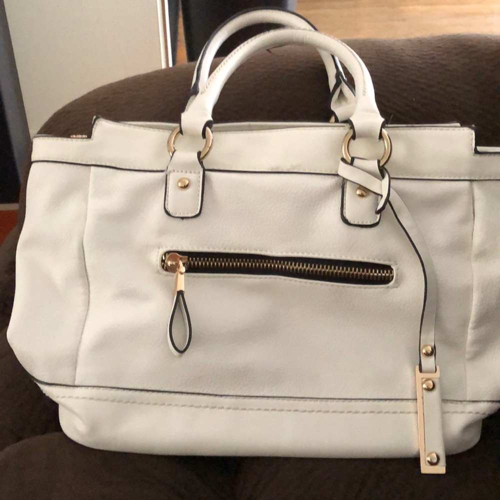 Black Rivet white leather purse
